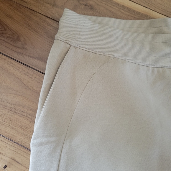 NEW Lululemon Women's Scuba High Rise Jogger Size 20 in Sand - Picture 6 of 10